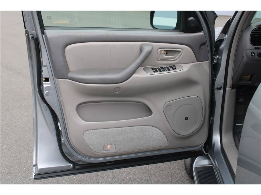 Used 2001 Toyota Sequoia Limited RWD image 7