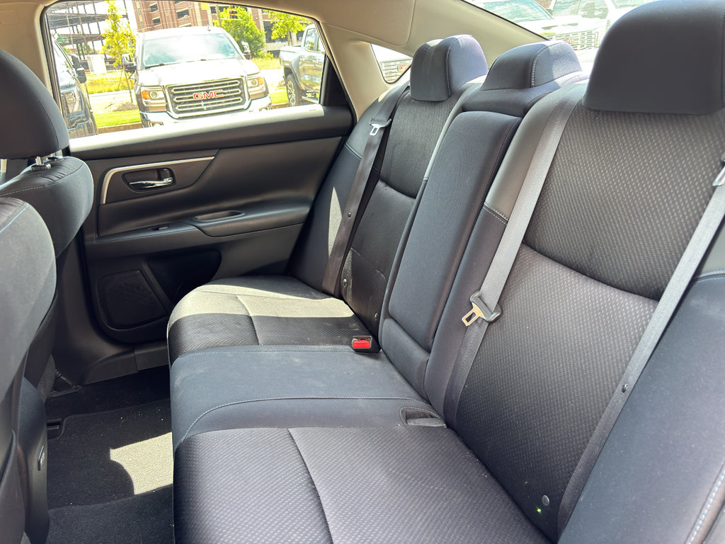 Used 2017 Nissan Altima 2.5 SR w/ Midnight Edition Package FWD image 13