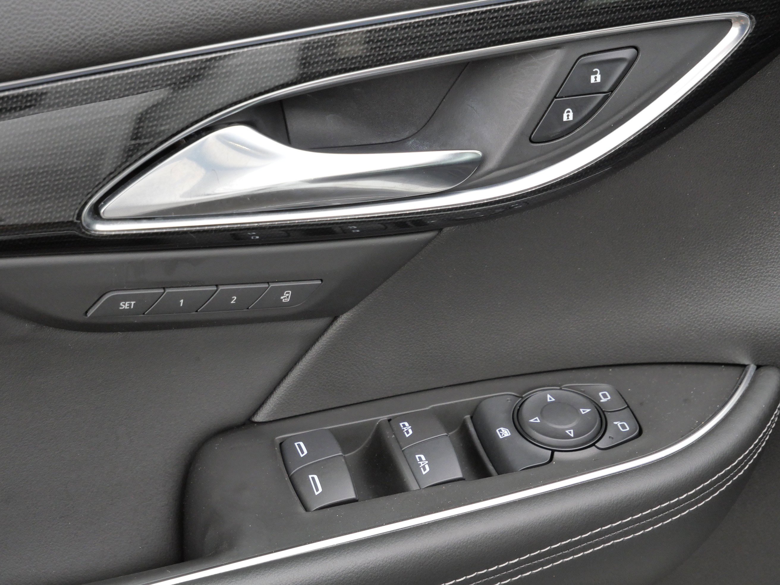 Used 2022 Buick Envision Essence w/ Sport Touring Package image 17