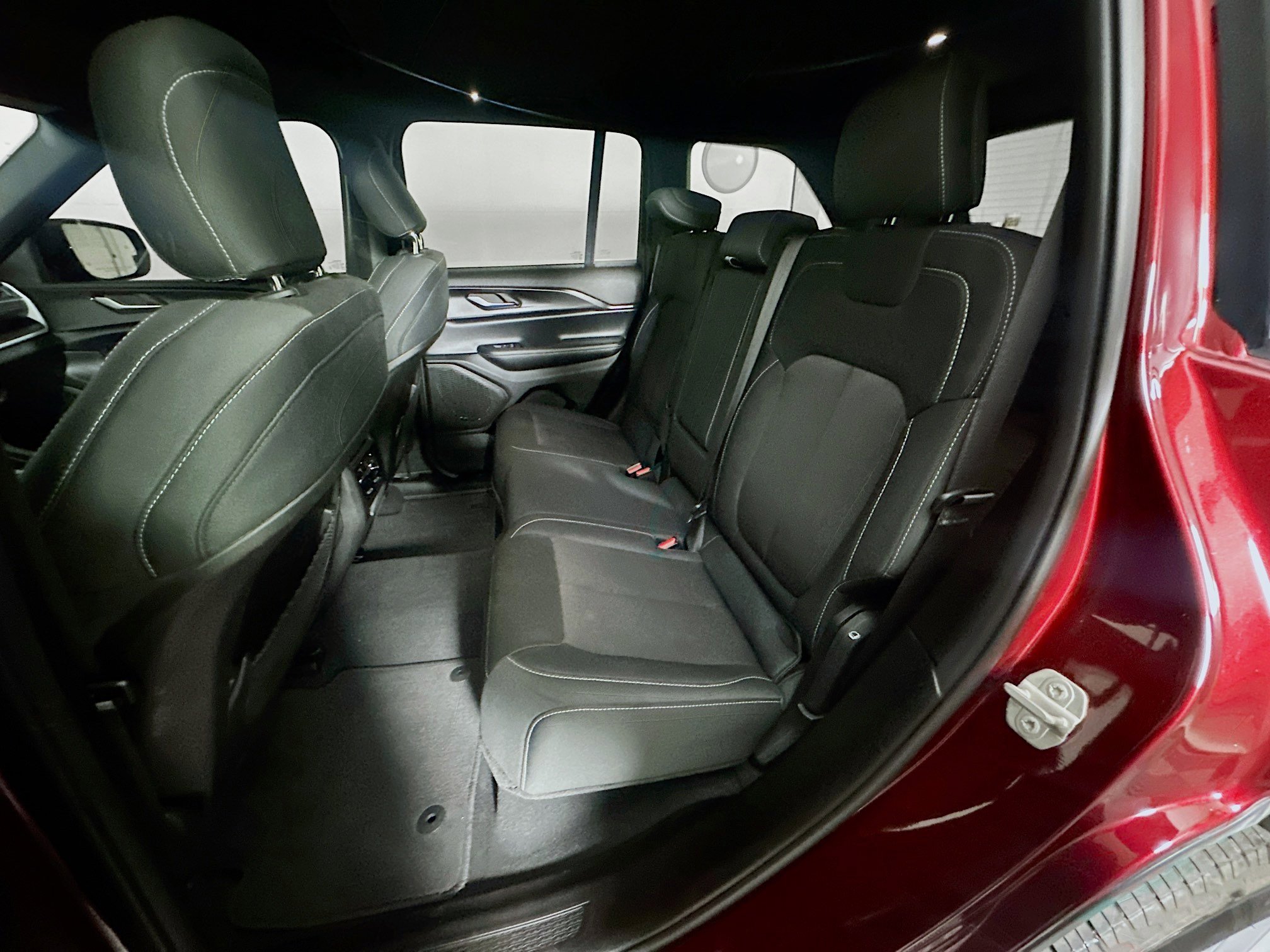 Used 2024 Jeep Grand Cherokee Laredo X image 26