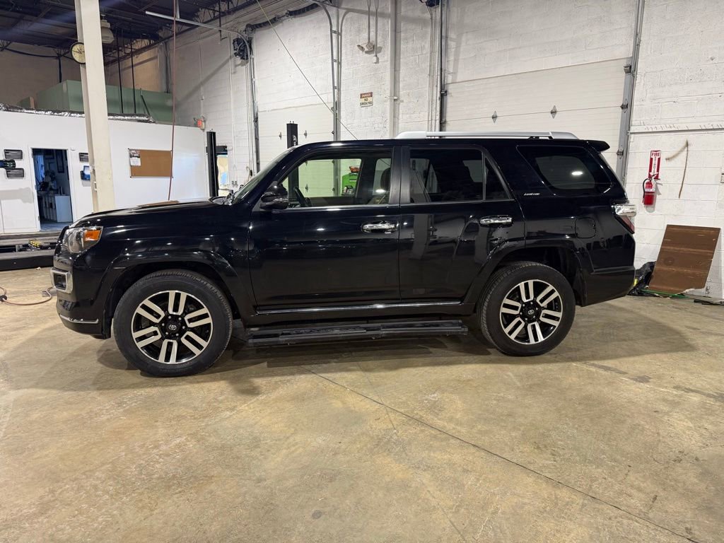 Used 2018 Toyota 4Runner Limited AWD/4WD image 3