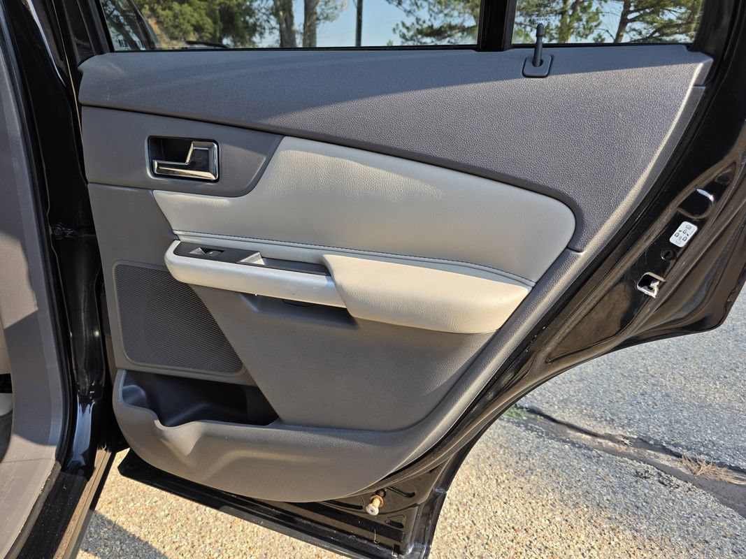 Used 2013 Ford Edge SEL AWD/4WD image 18