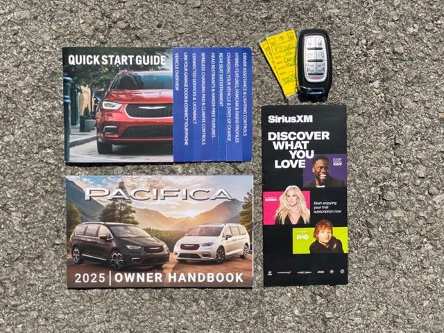 Used 2025 Chrysler Pacifica Select image 51