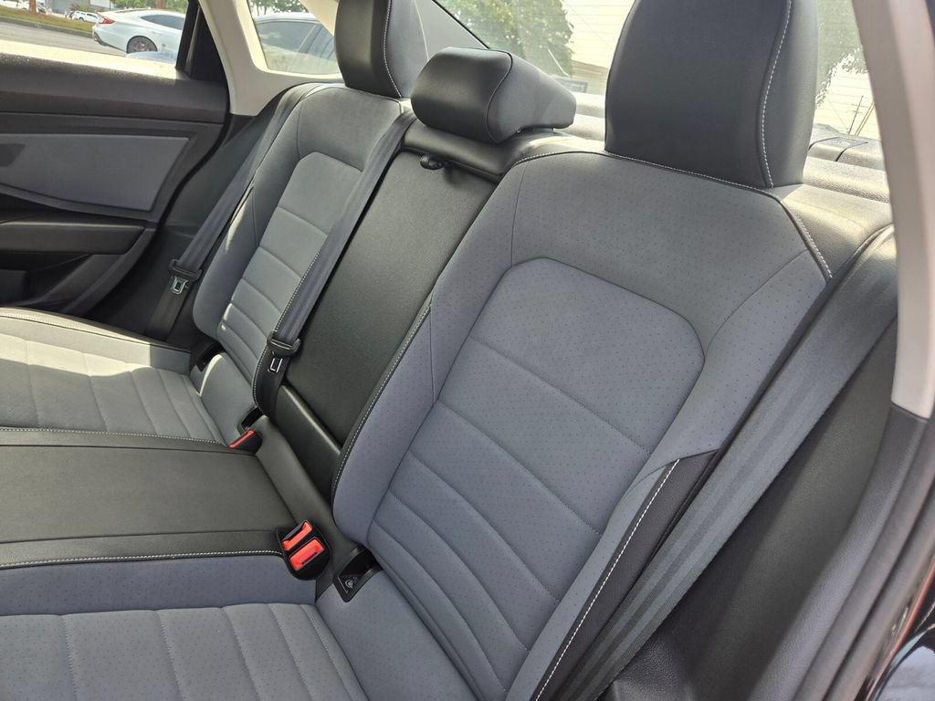 Used 2025 Volkswagen Jetta SE FWD image 22