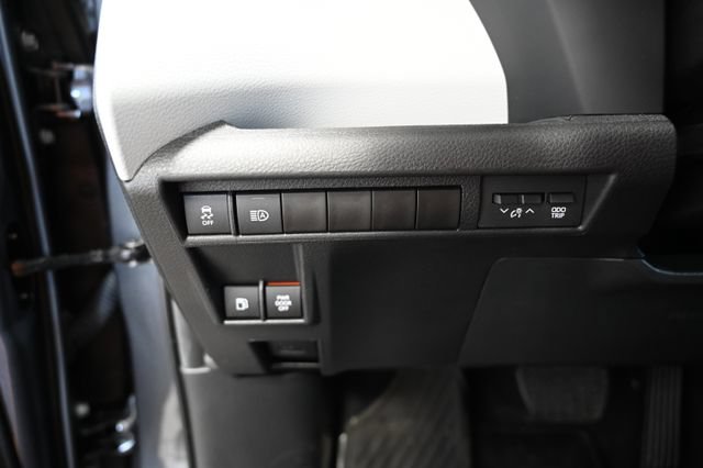 Used 2025 Toyota Sienna LE AWD/4WD image 24