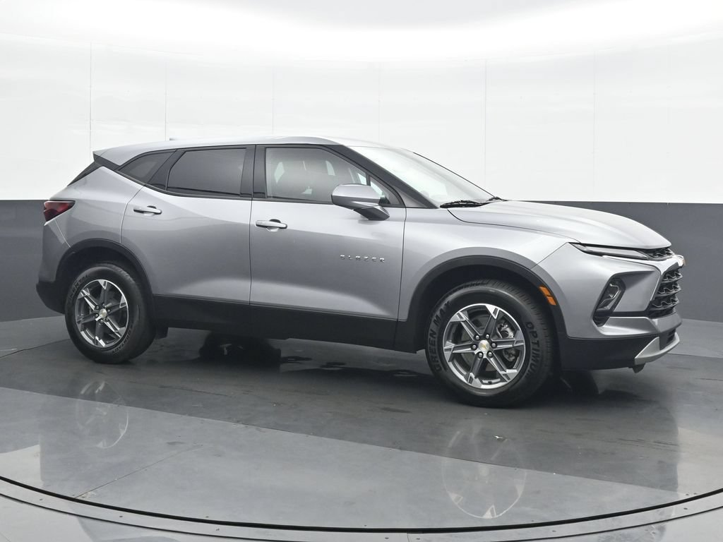 Used 2025 Chevrolet Blazer LT FWD image 8