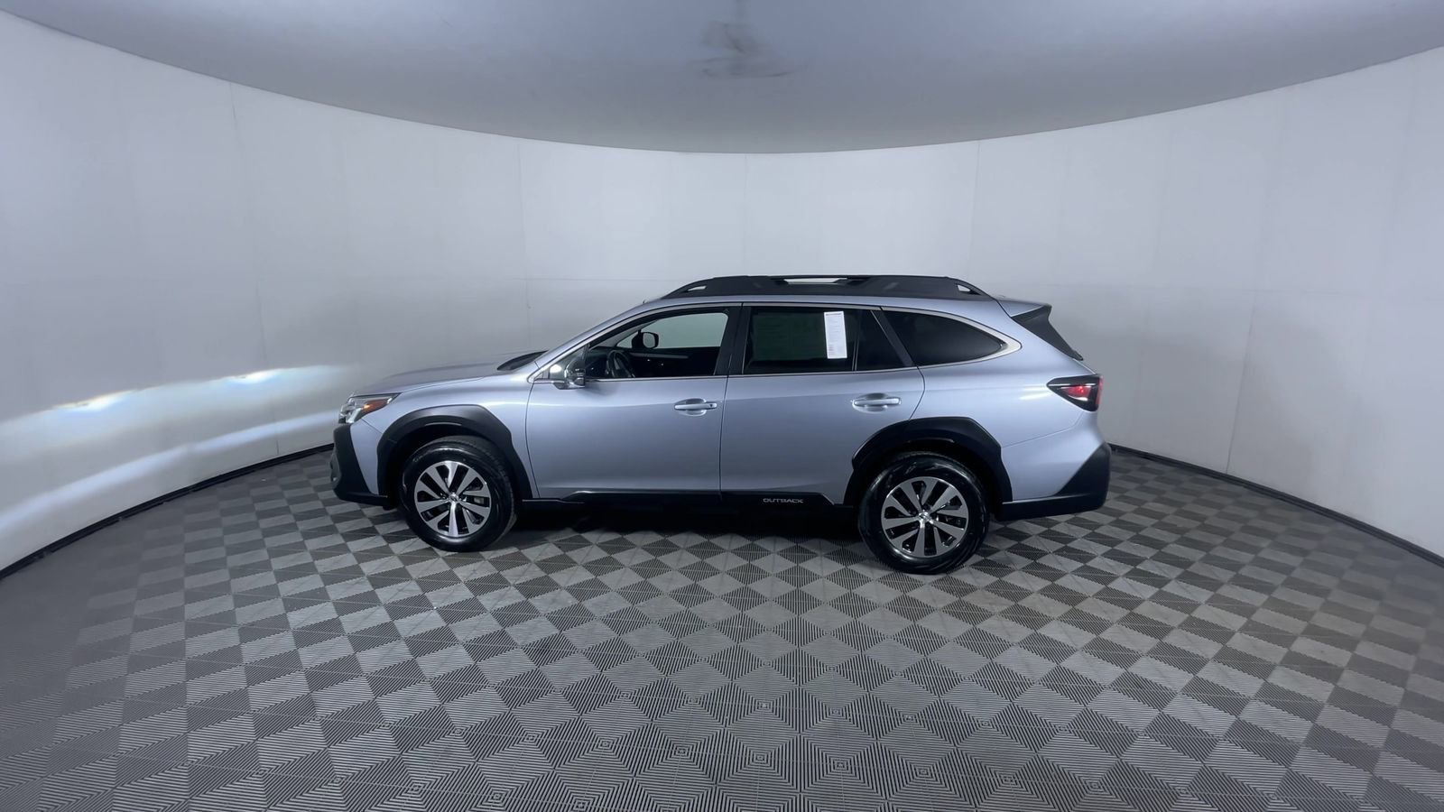 Used 2024 Subaru Outback Premium AWD/4WD image 6