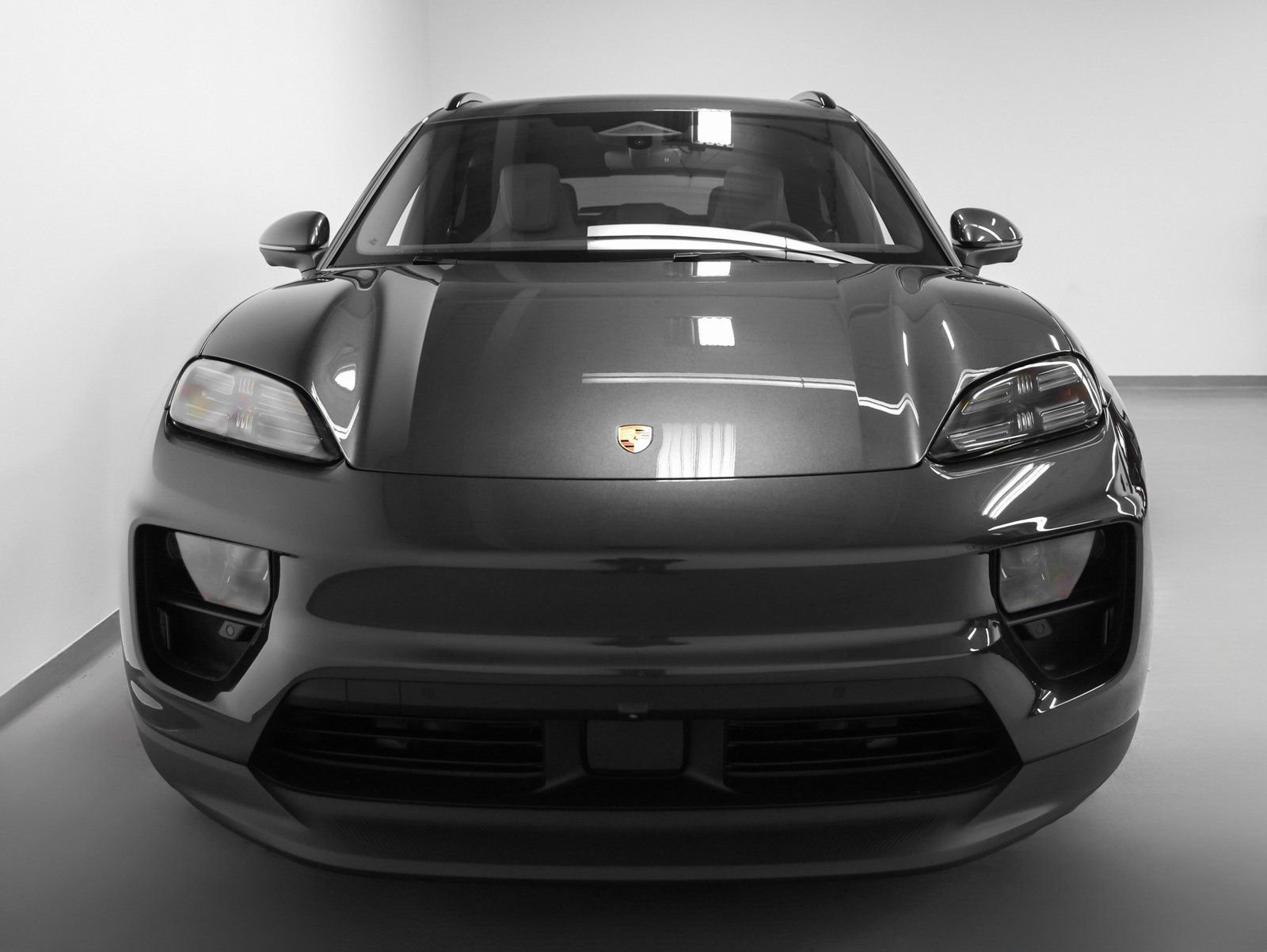 New 2026 Porsche Macan 4 Electric image 8
