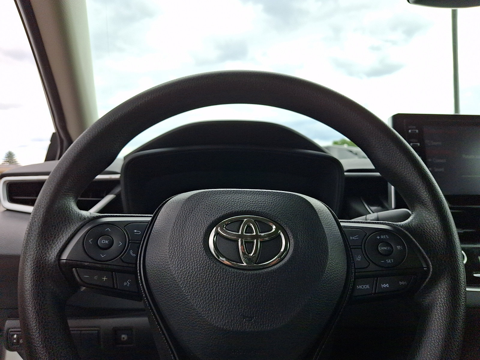 Used 2021 Toyota Corolla LE FWD image 18