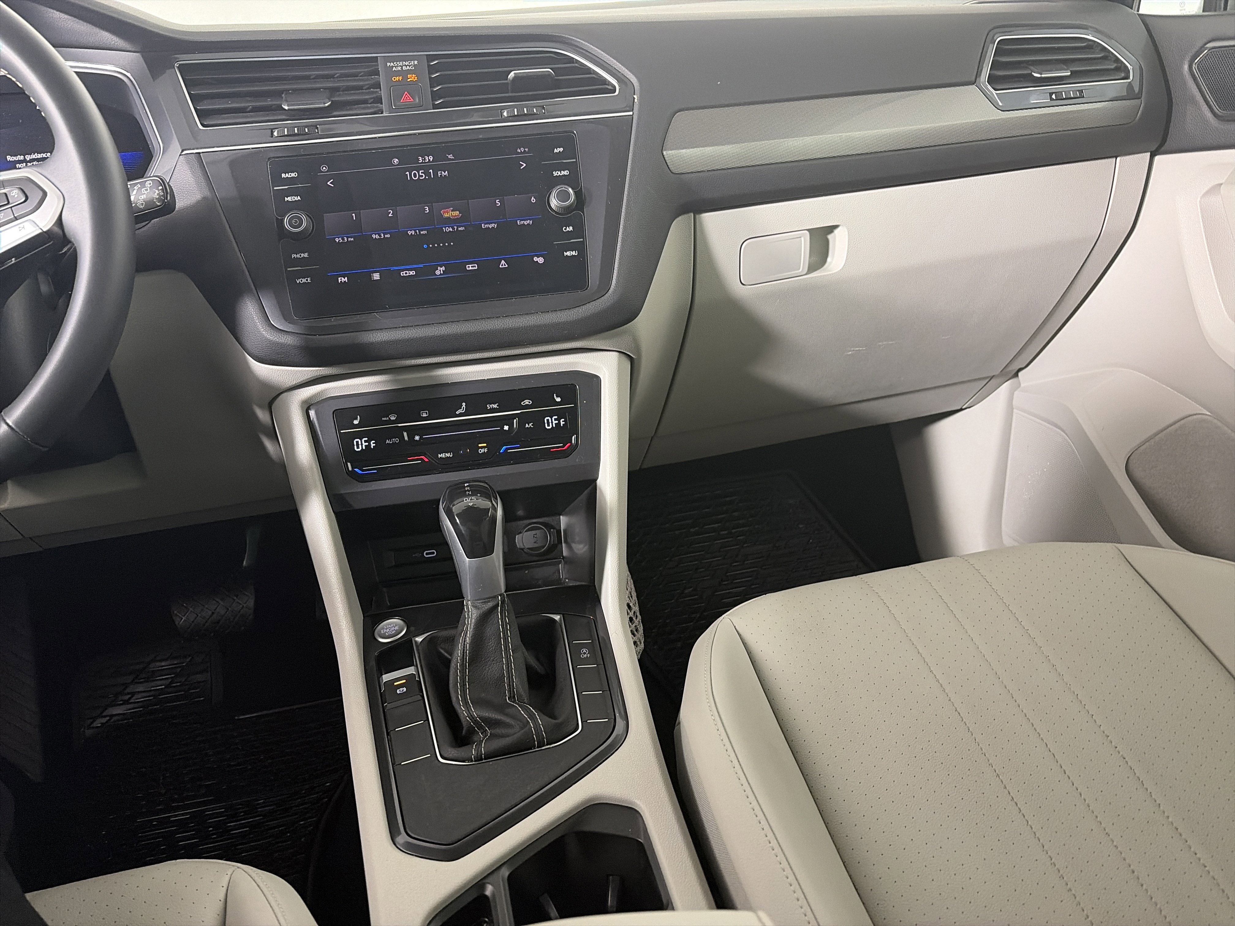 Used 2022 Volkswagen Tiguan SE image 23