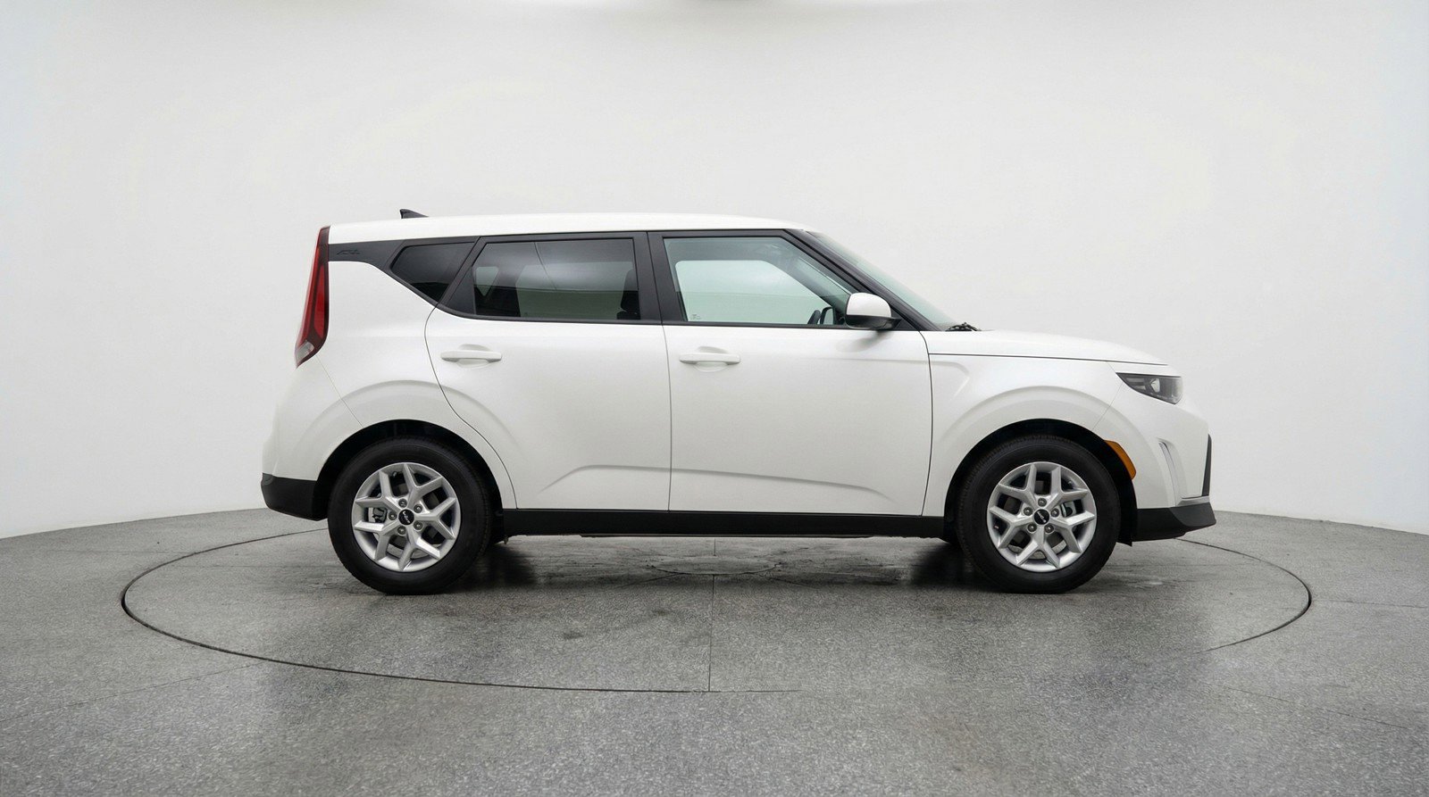 Used 2025 Kia Soul LX w/ LX Technology Package FWD image 11