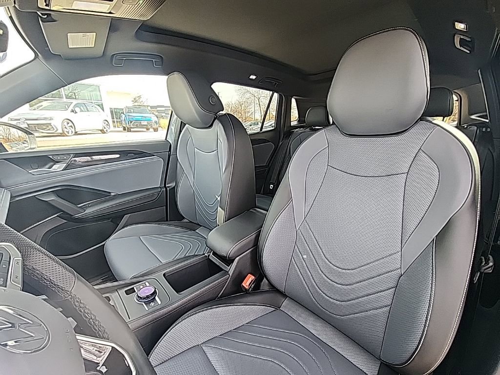 New 2026 Volkswagen Tiguan SE R-Line image 11