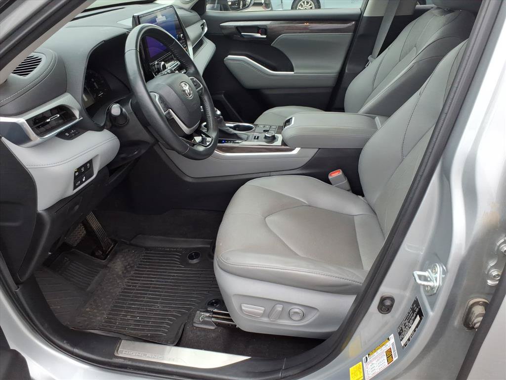 Used 2023 Toyota Highlander Platinum AWD/4WD image 5