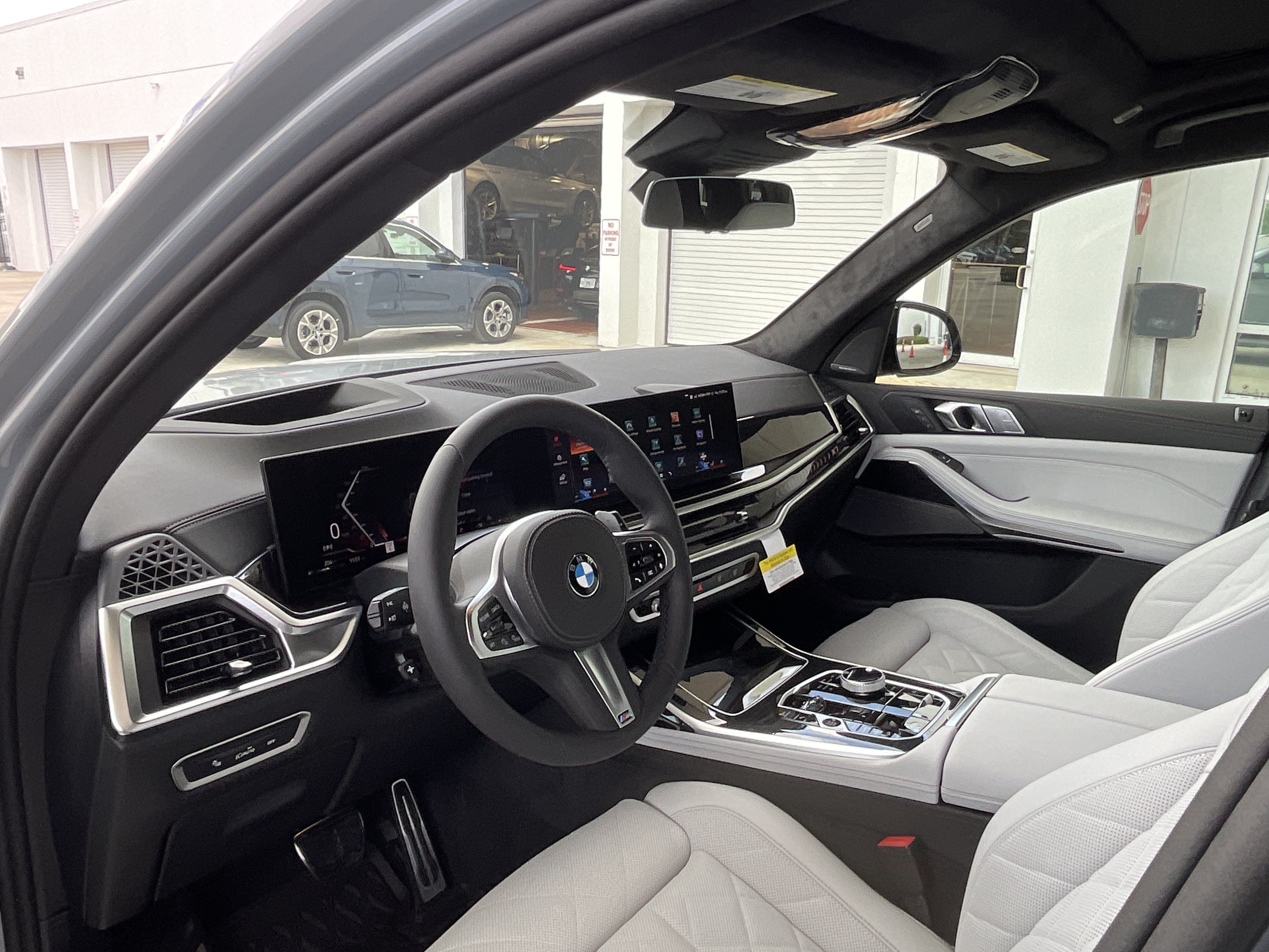 New 2027 BMW X7 xDrive40i w/ M Sport Package AWD/4WD image 9