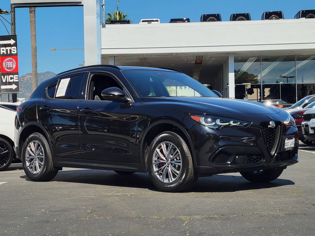 Used 2024 Alfa Romeo Stelvio Sprint image 33