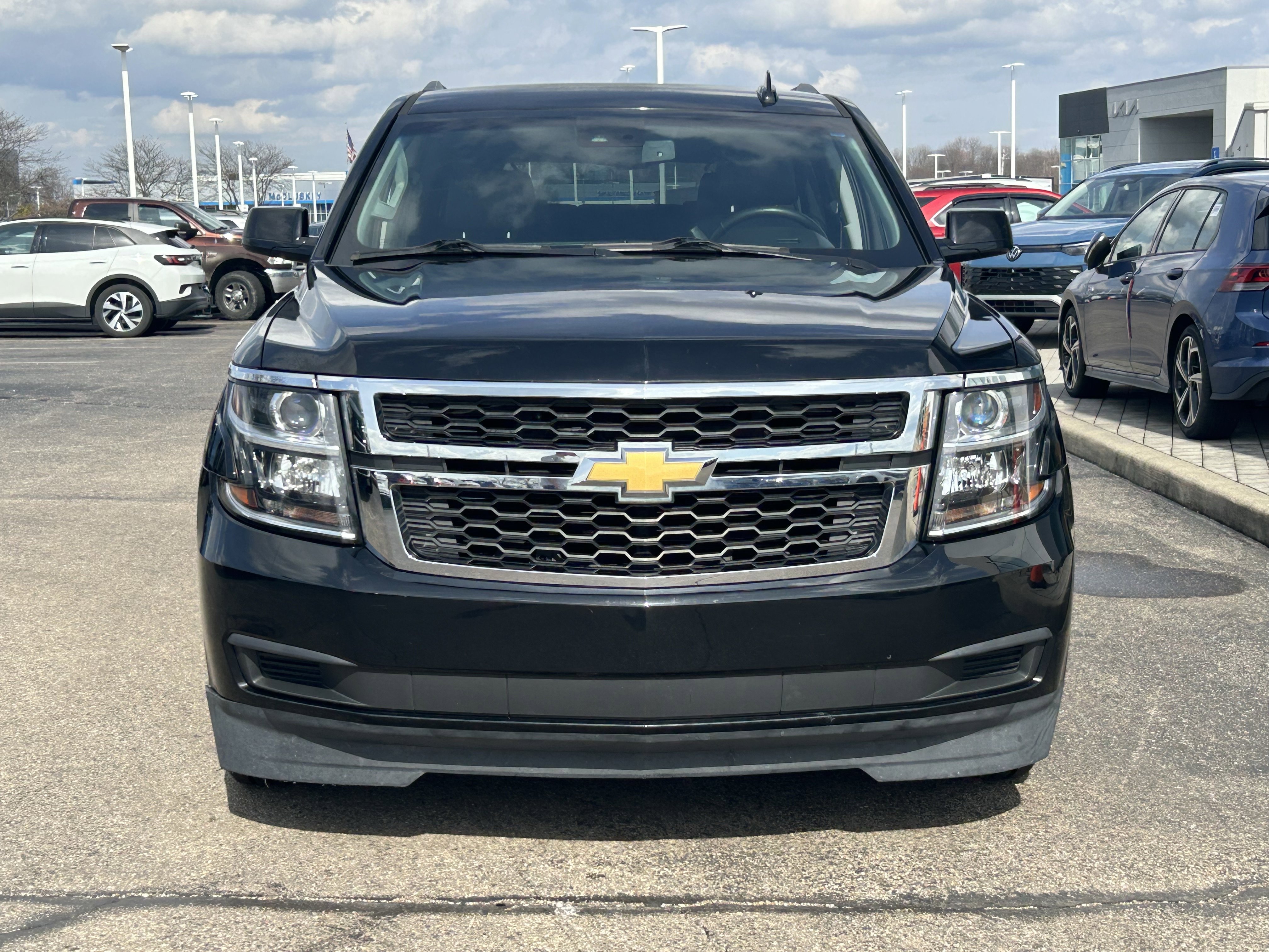 Used 2017 Chevrolet Suburban LT image 2