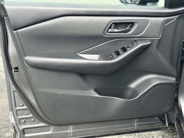 Used 2024 Nissan Rogue S AWD/4WD image 14