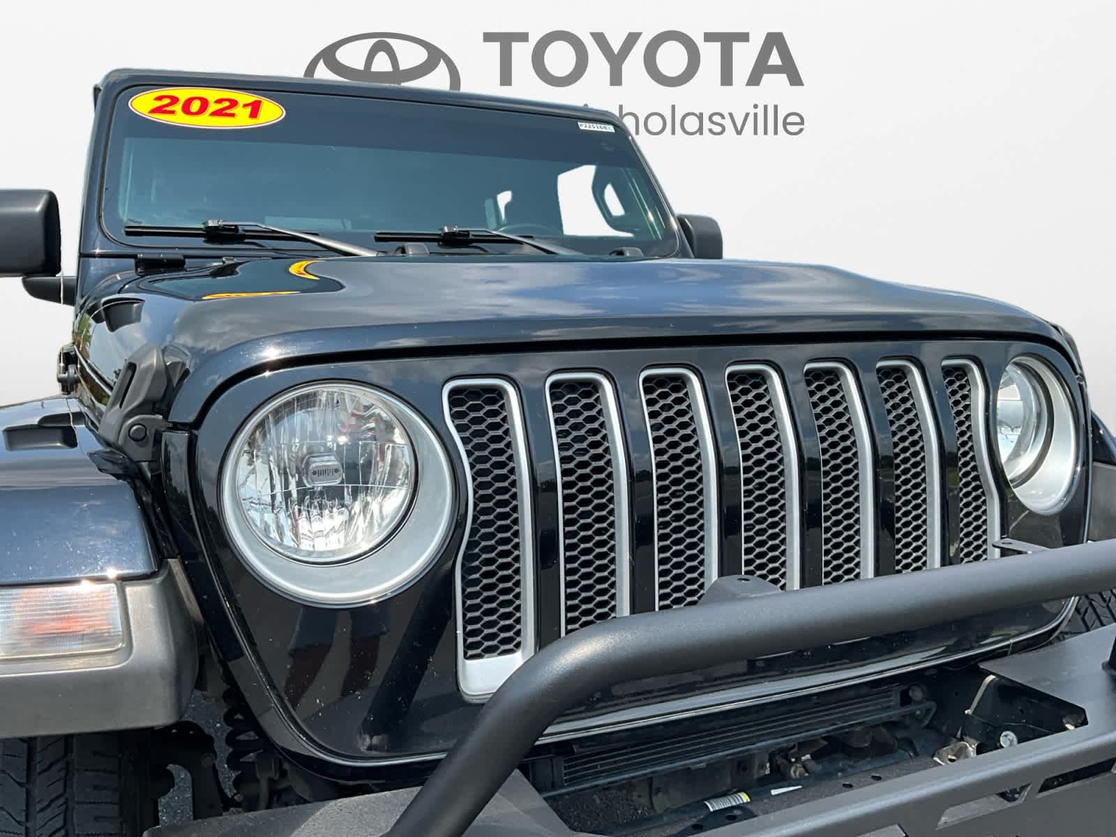 Used 2021 Jeep Wrangler Unlimited Sahara AWD/4WD image 9