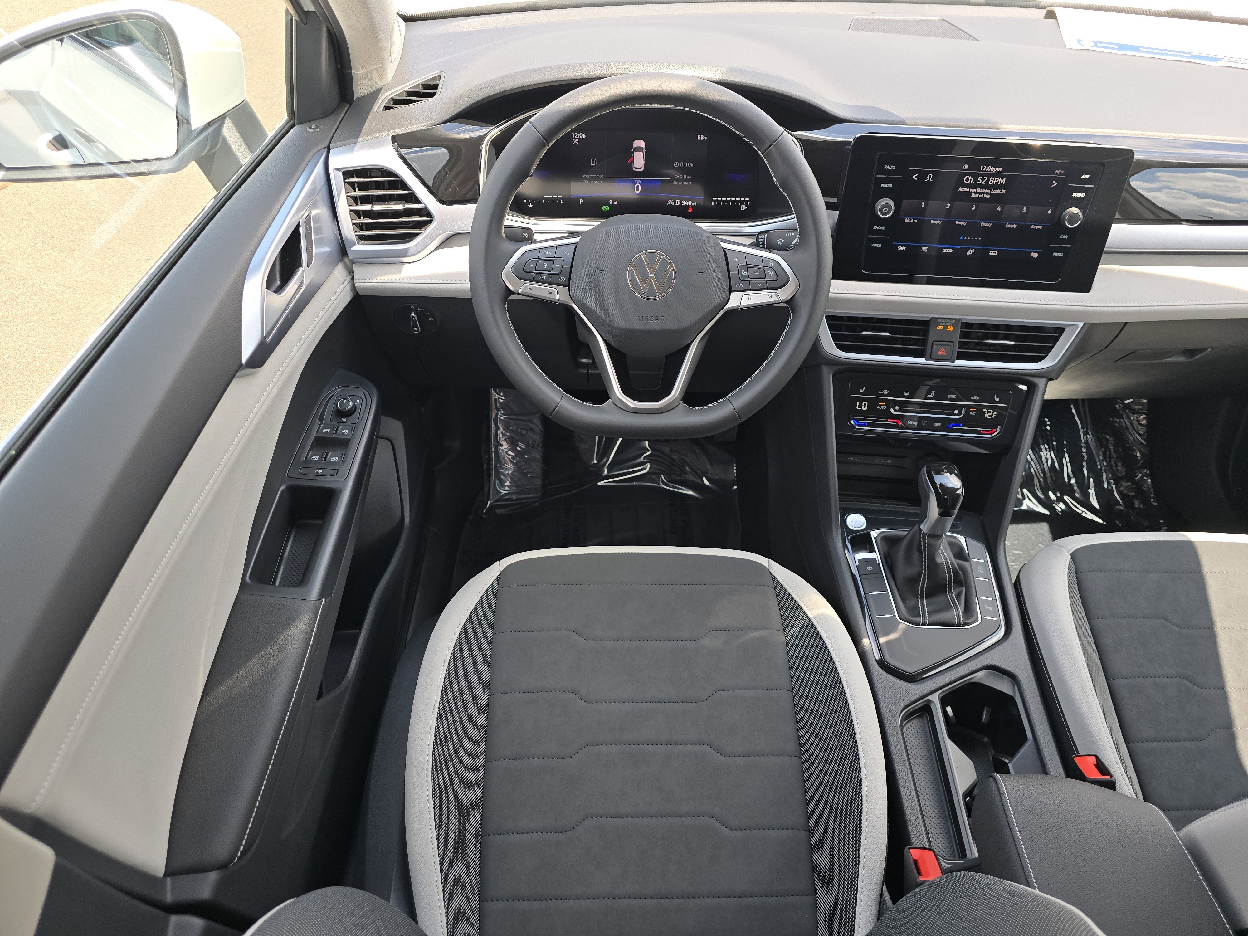 New 2025 Volkswagen Taos SE image 17