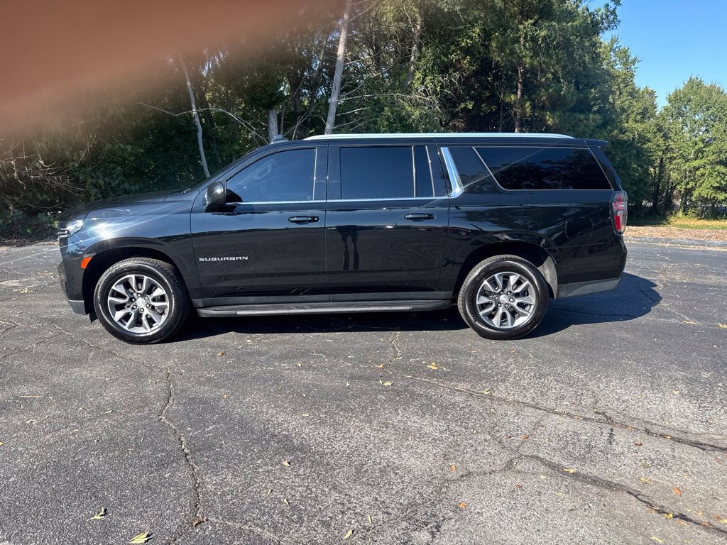 Used 2023 Chevrolet Suburban LT RWD image 4