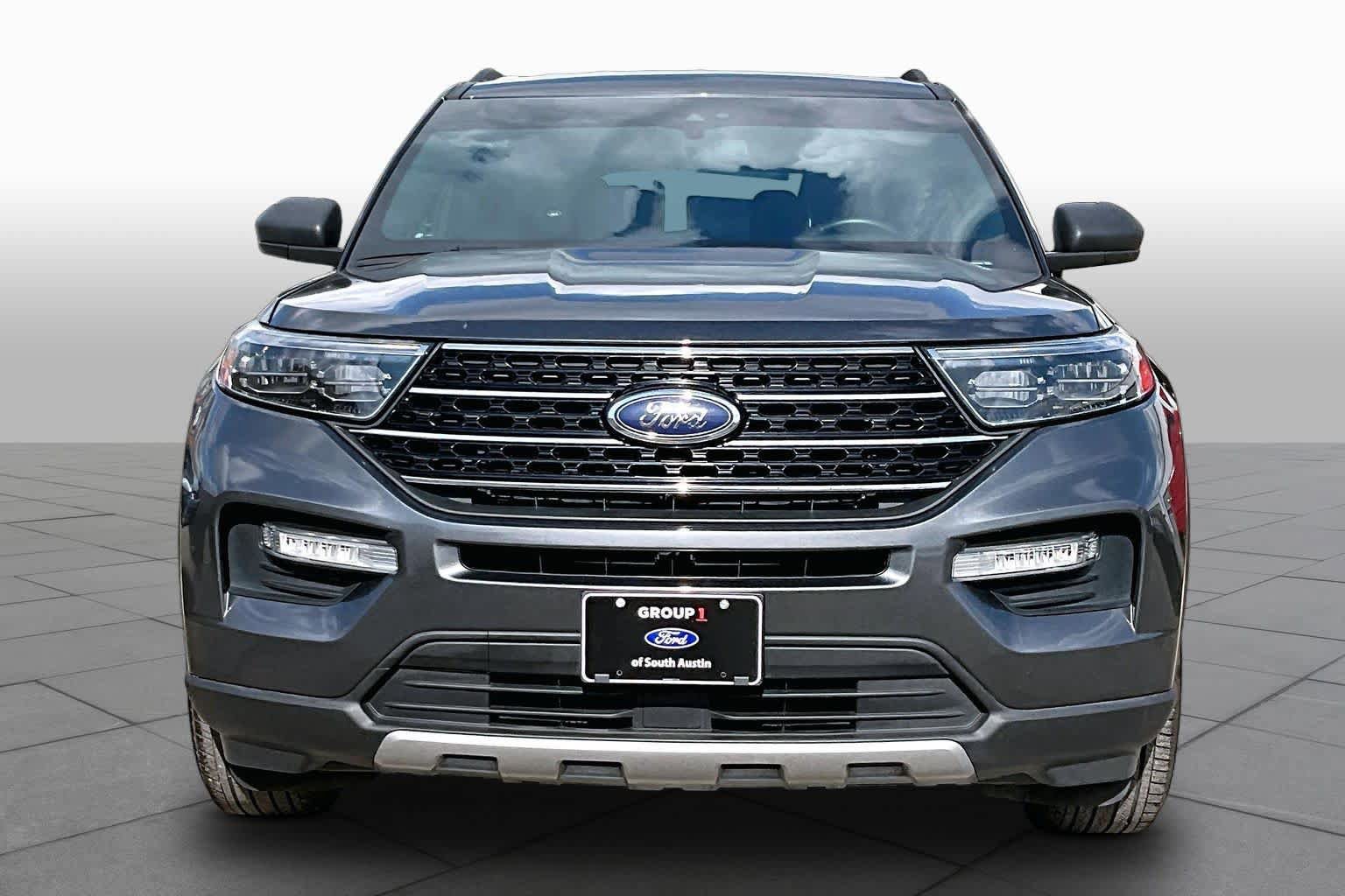 Used 2020 Ford Explorer XLT w/ Equipment Group 202A image 4