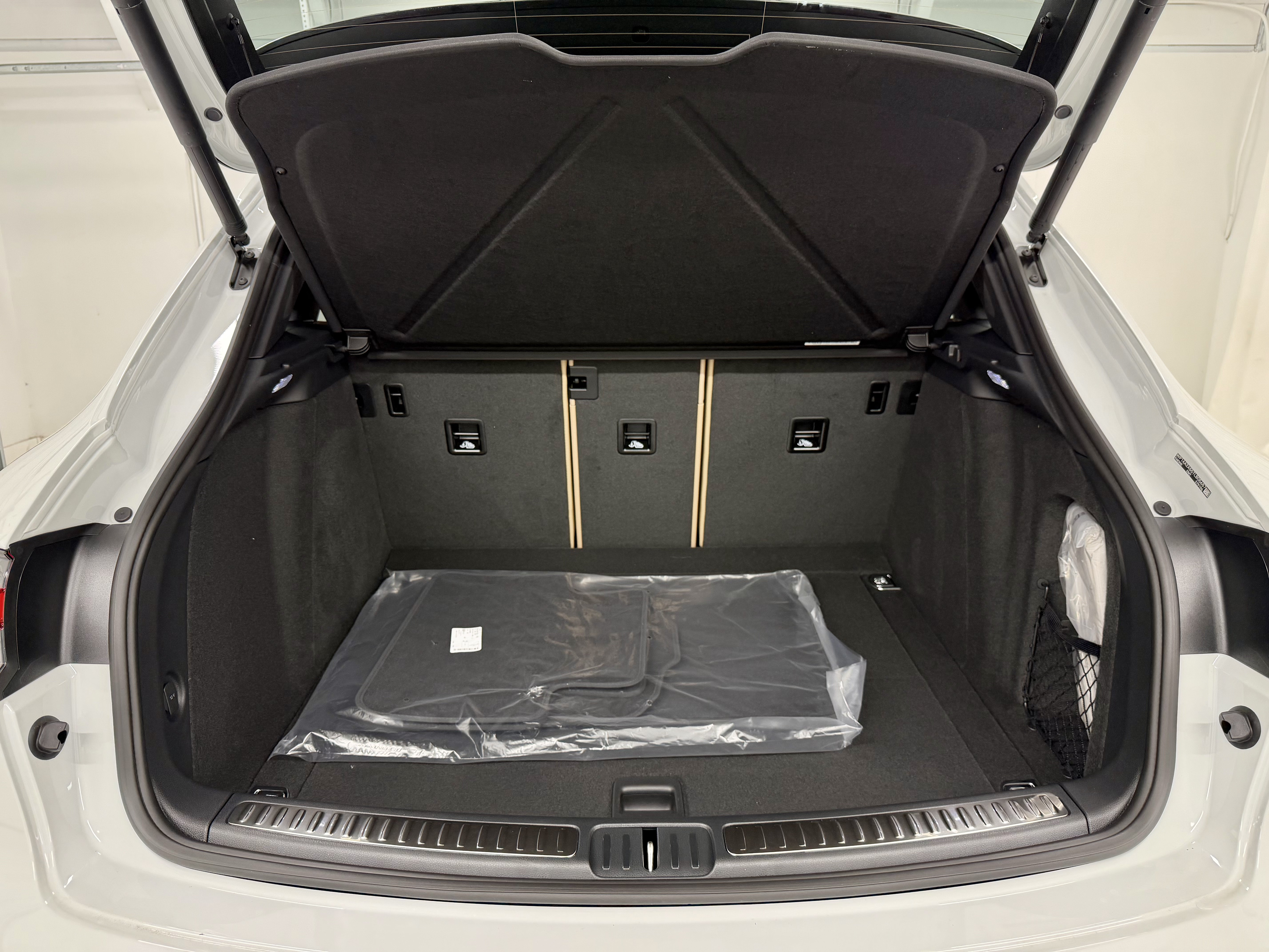 Certified 2026 Porsche Macan AWD/4WD image 58