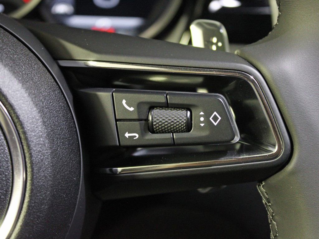 Certified 2025 Porsche Macan image 23