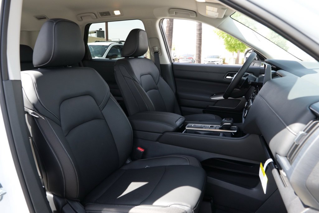 New 2026 Nissan Pathfinder SL FWD image 18