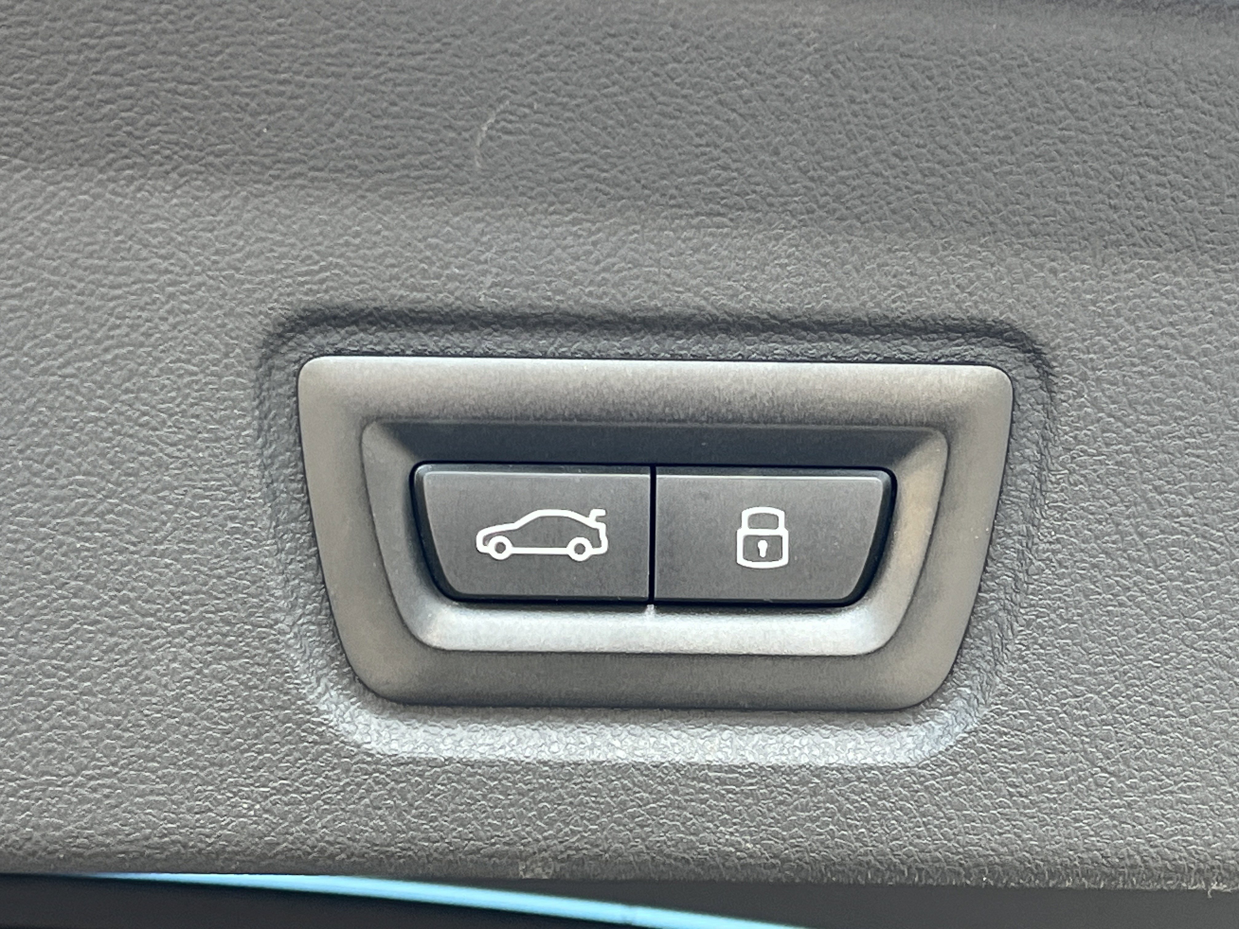 Used 2023 BMW i4 eDrive40 w/ M Sport Package image 29