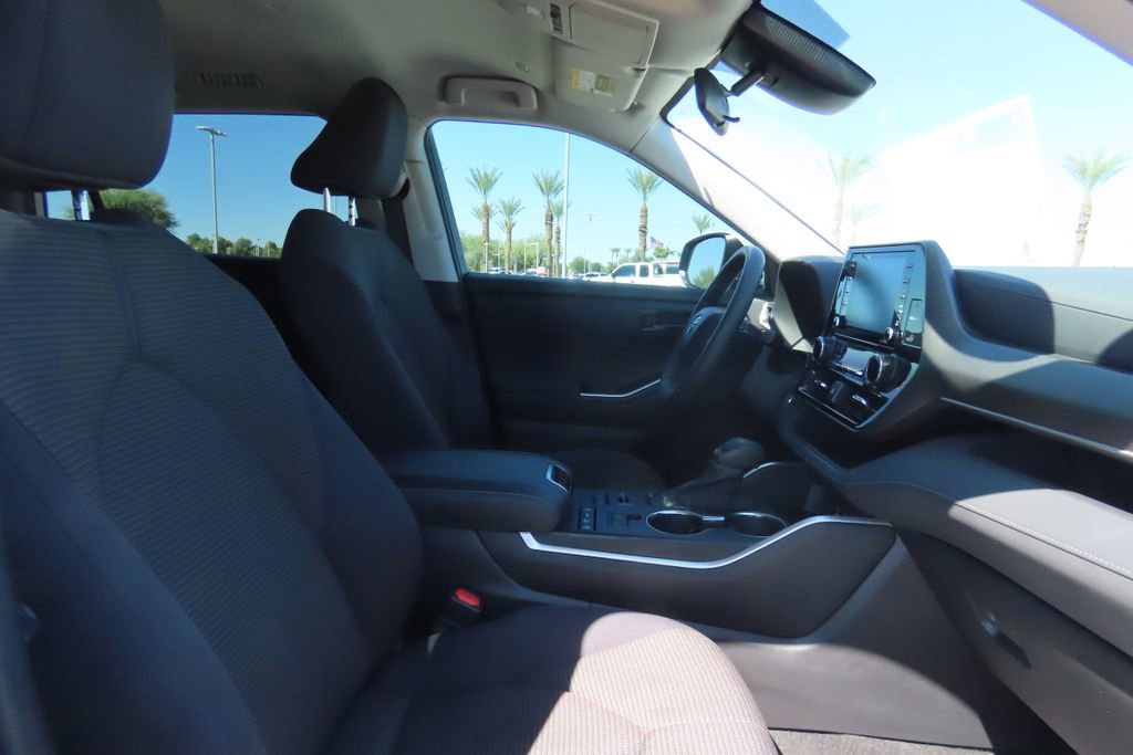 Certified 2022 Toyota Highlander L image 19