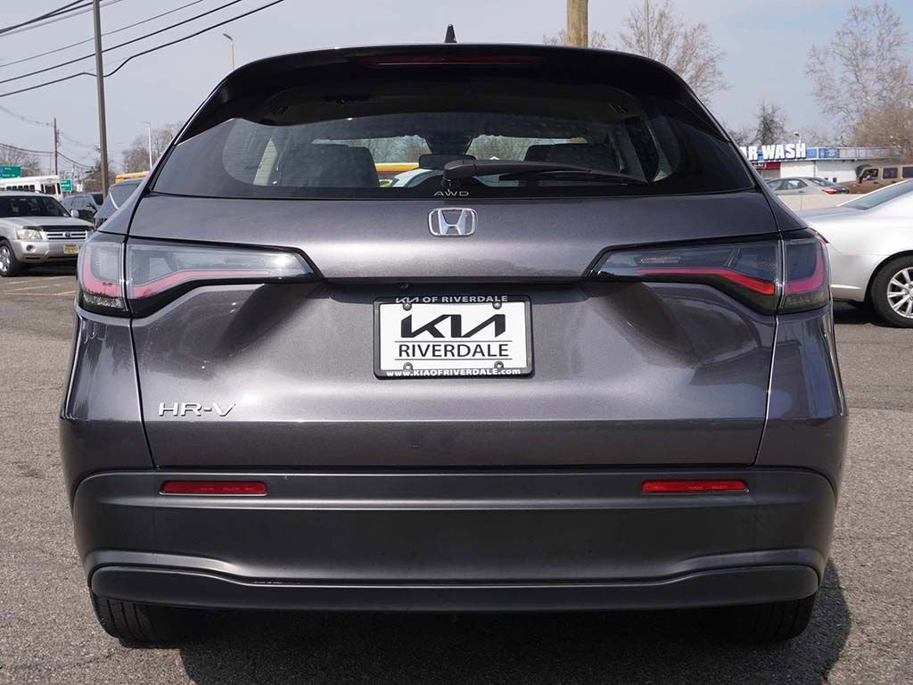 Used 2023 Honda HR-V LX image 9
