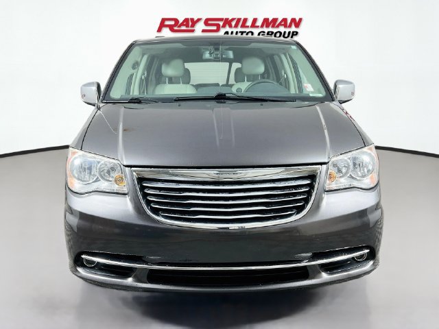 Used 2015 Chrysler Town & Country Touring-L w/ Driver Convenience Group FWD image 2