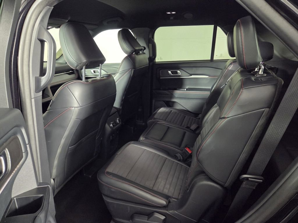 Used 2025 Ford Explorer ST-Line w/ ST-Line Street Pack image 22