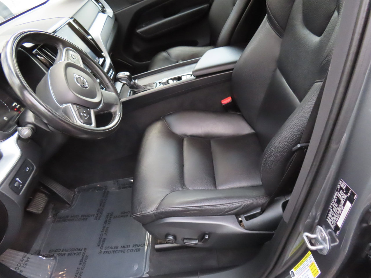 Used 2019 Volvo XC60 T6 Momentum w/ Premium Package image 9