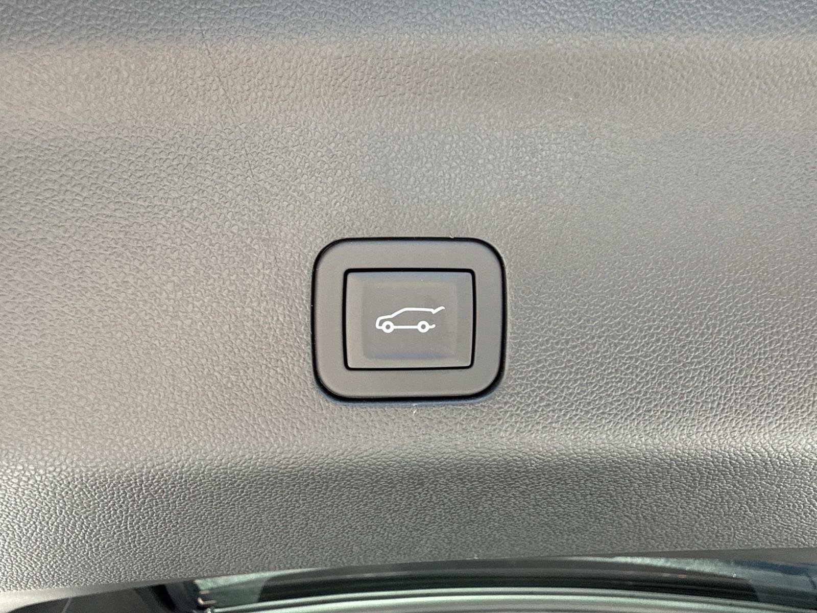 New 2026 Chevrolet Suburban Premier image 34