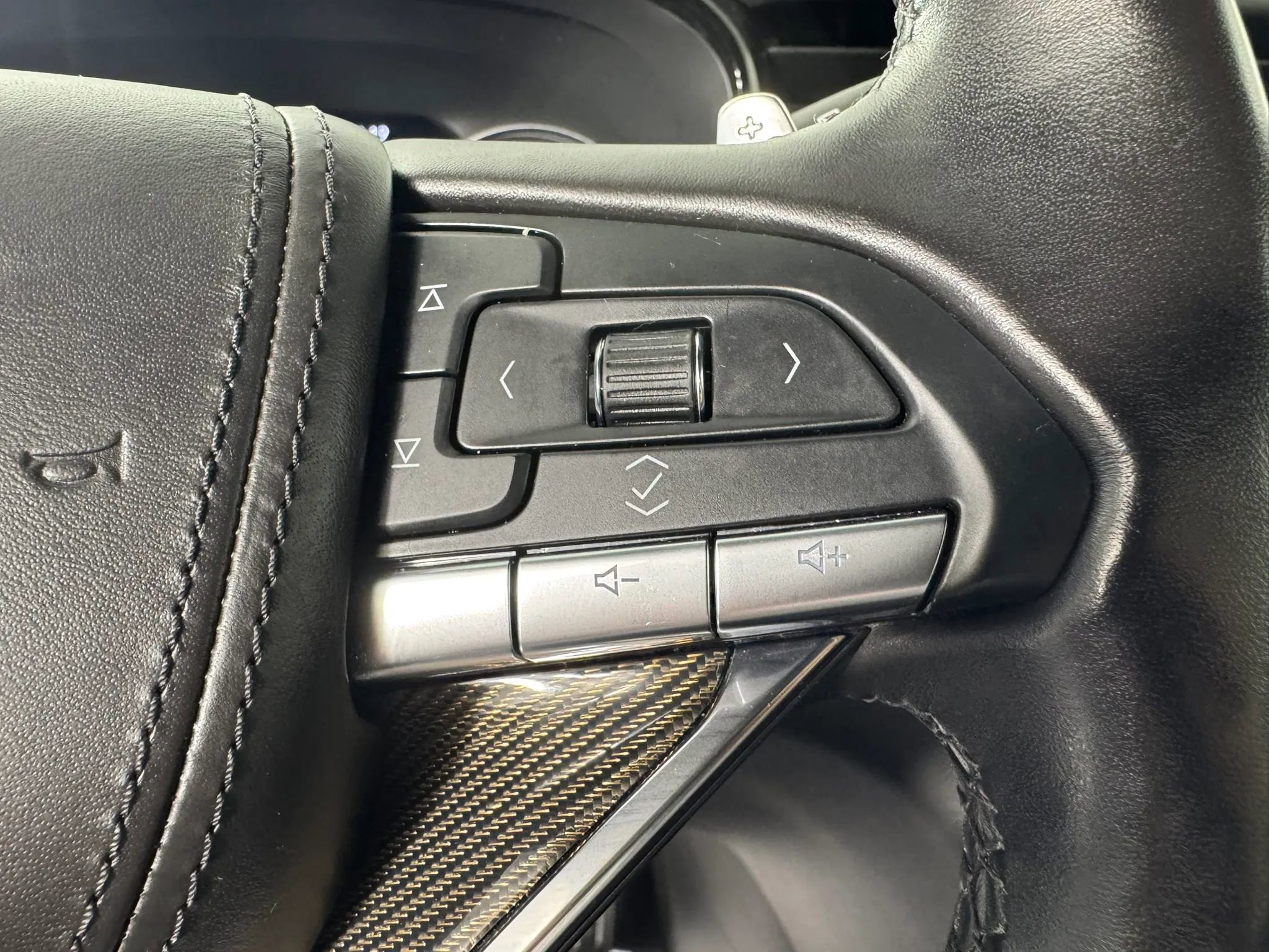 Used 2023 Cadillac XT6 Sport w/ Platinum Package AWD/4WD image 17