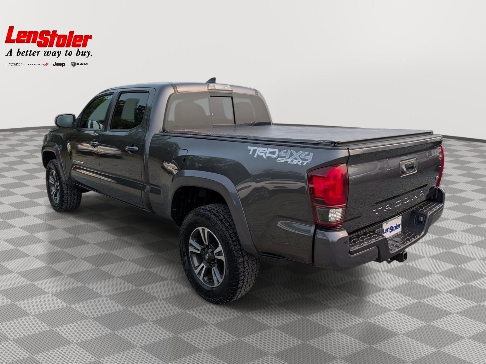 Used 2018 Toyota Tacoma TRD Sport w/ TRD Premium Sport Package AWD/4WD image 3