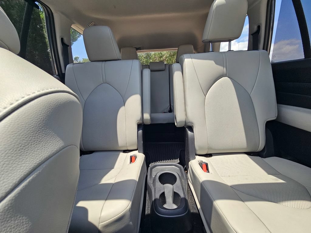 Used 2024 Toyota Grand Highlander XLE FWD image 29