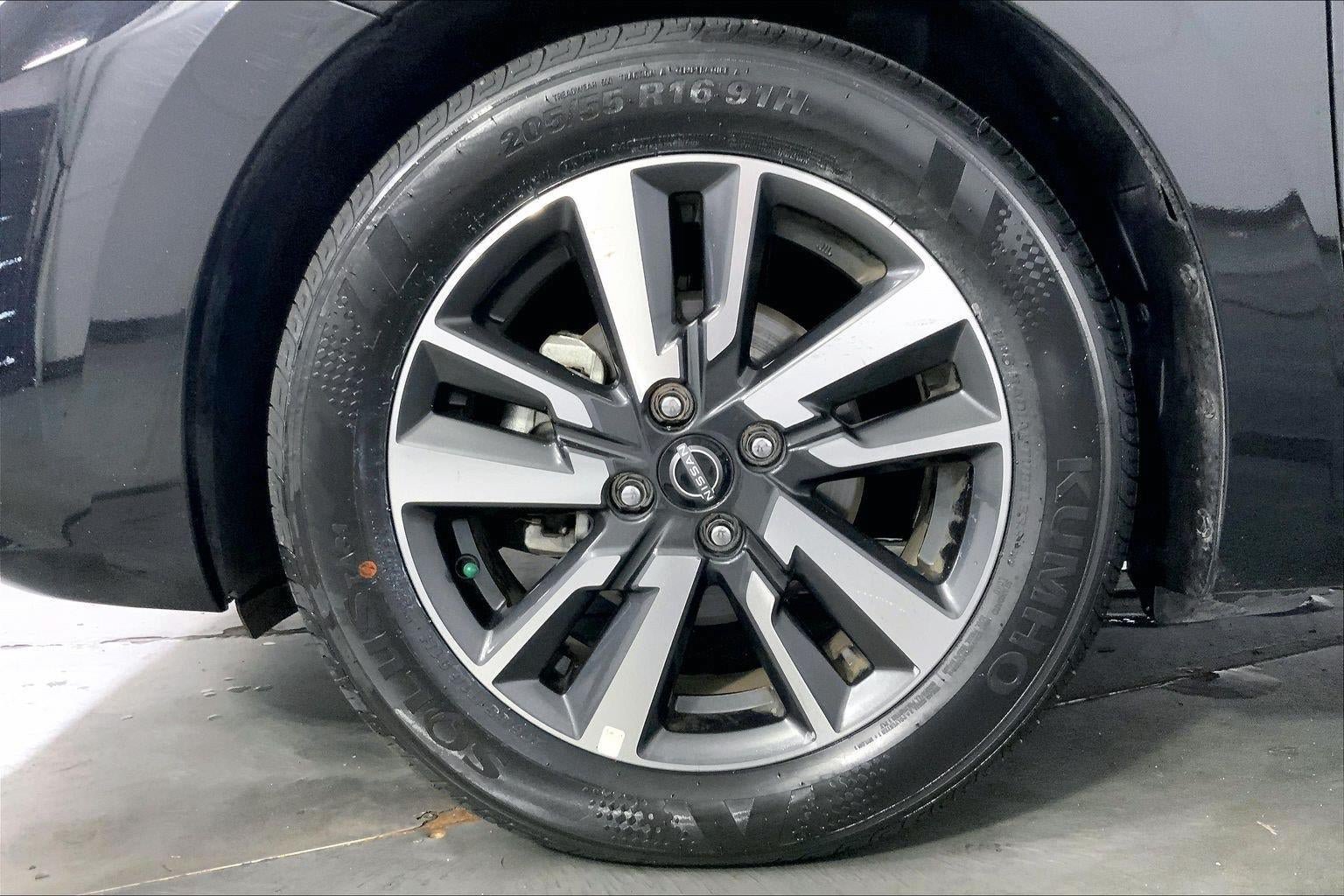 Used 2025 Nissan Versa SV FWD image 9