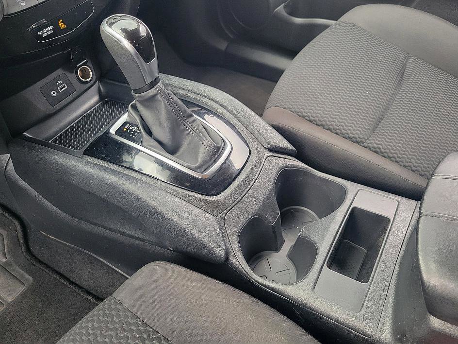 Used 2021 Nissan Rogue Sport S image 15