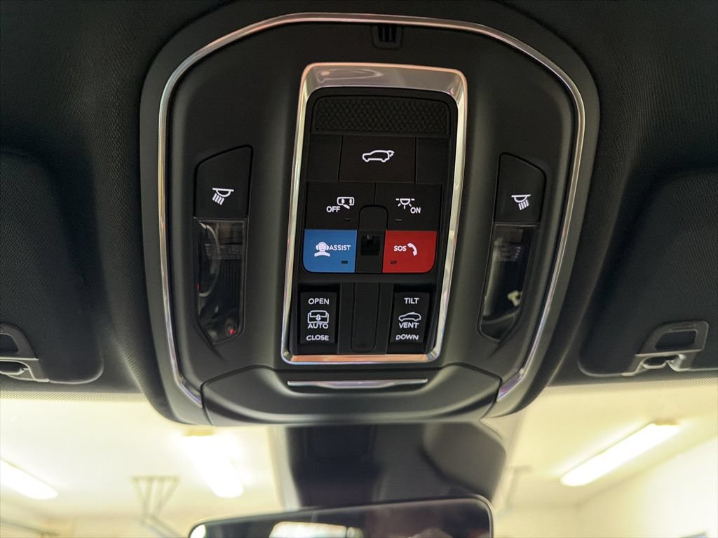 New 2025 Jeep Grand Cherokee Laredo X w/ Luxury Tech Group I AWD/4WD image 20