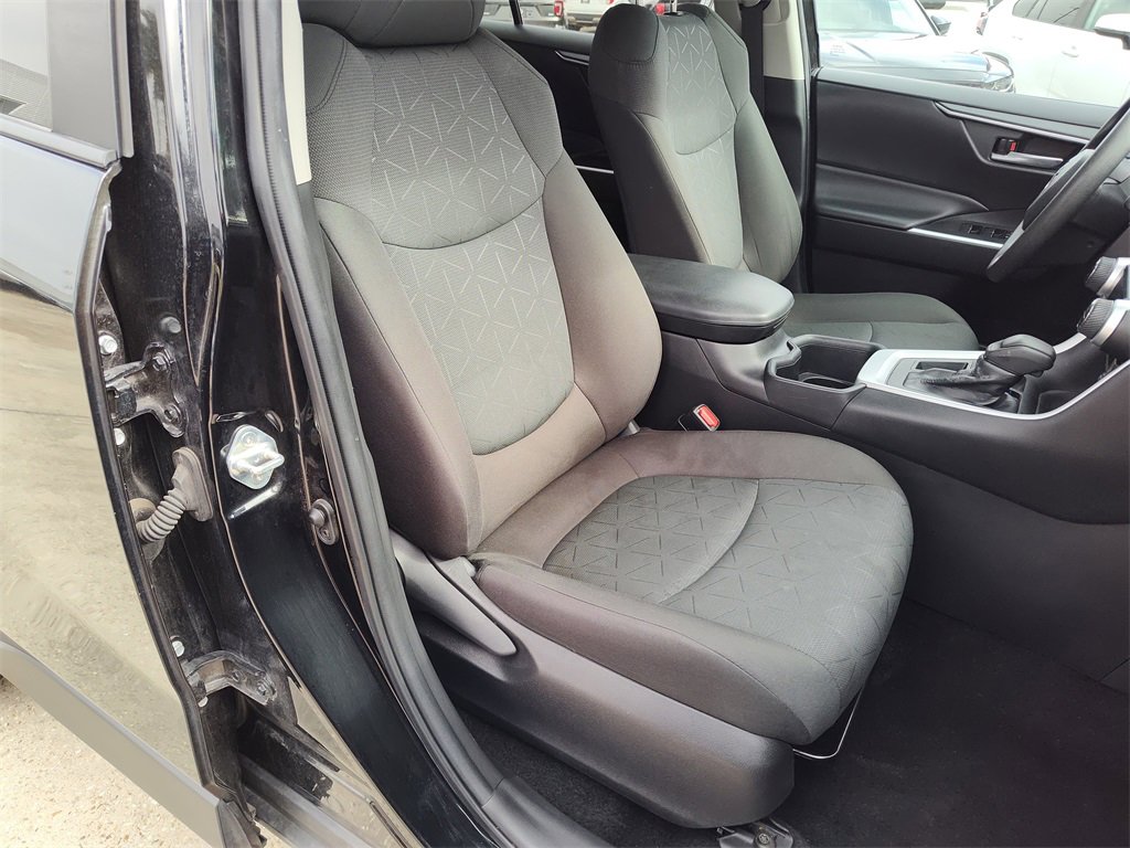 Used 2024 Toyota RAV4 XLE image 32