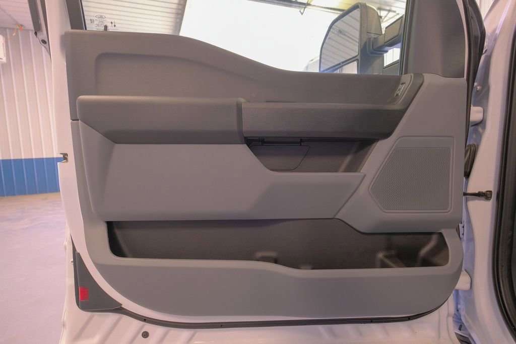 New 2025 Ford F250 XL w/ XL Chrome Package image 27