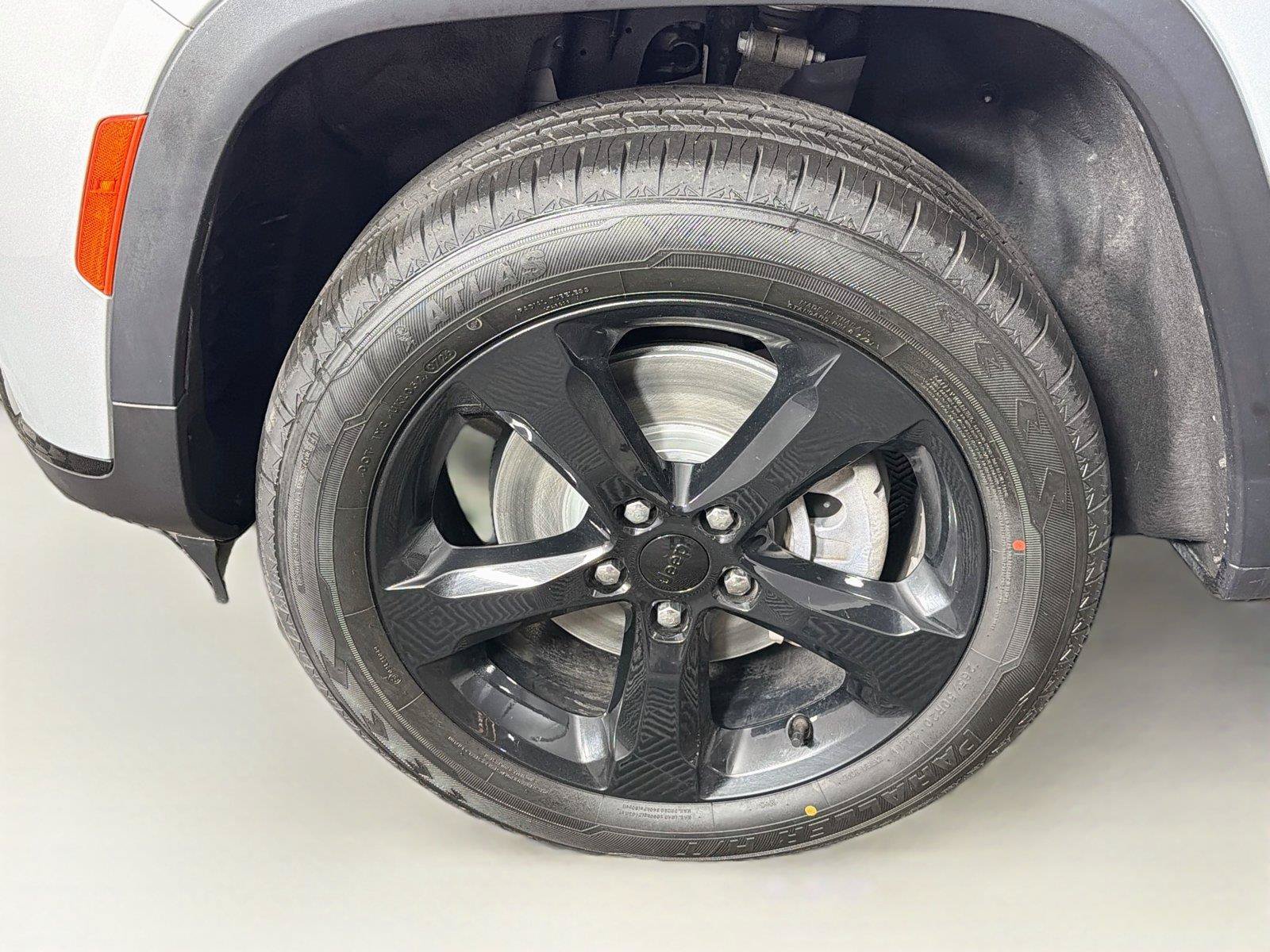 Used 2023 Jeep Grand Cherokee L Laredo AWD/4WD image 33