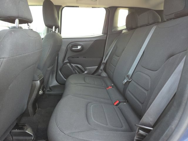 Used 2020 Jeep Renegade Latitude FWD image 24