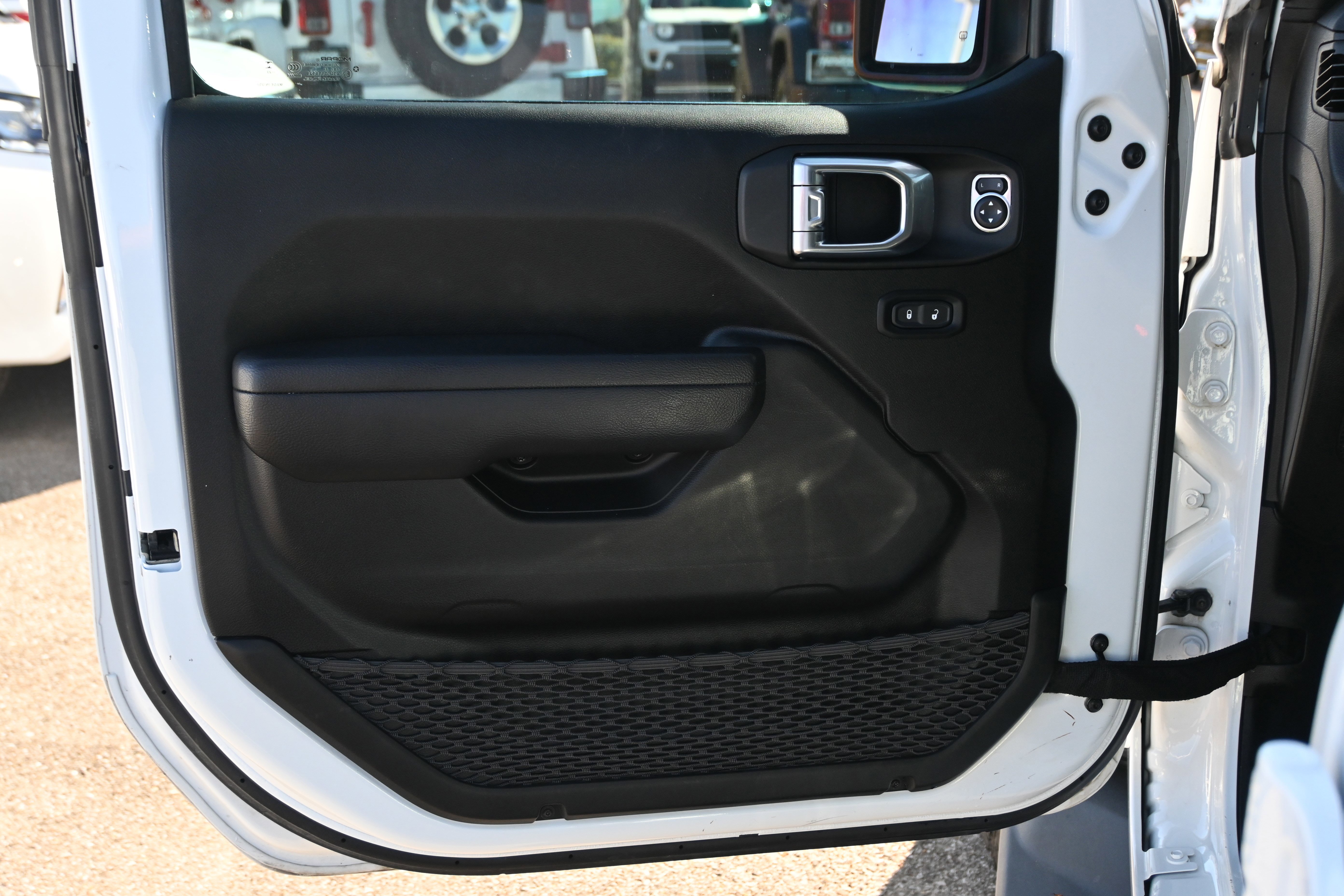 Used 2023 Jeep Gladiator Sport image 28