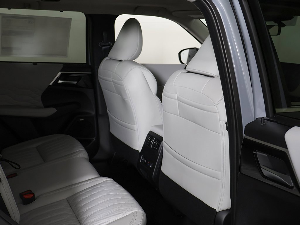 New 2025 Mitsubishi Outlander SEL image 34
