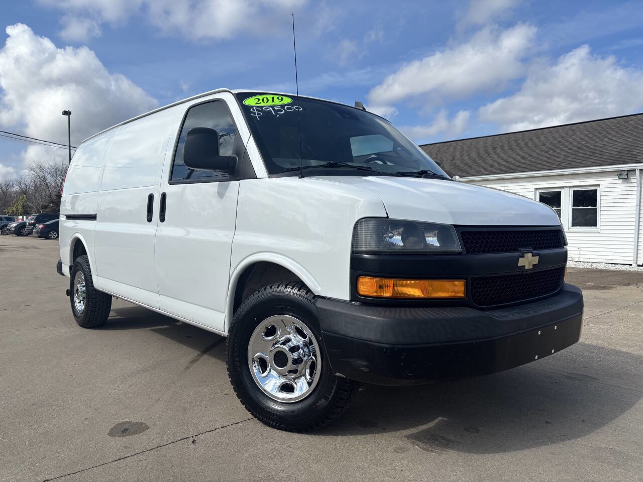 Used 2019 Chevrolet Express 2500 w/ Communications Package RWD image 2