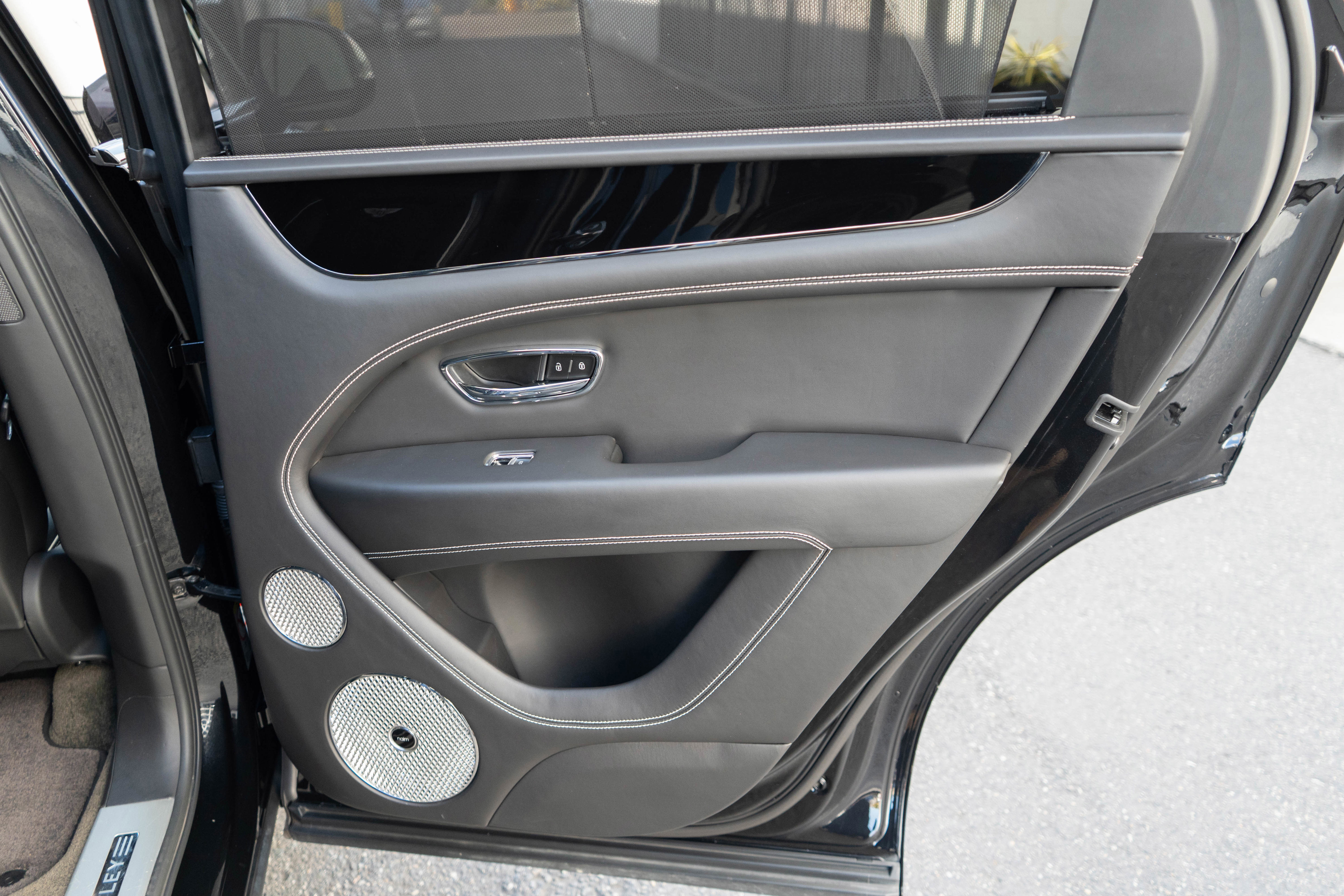 Used 2022 Bentley Bentayga image 36