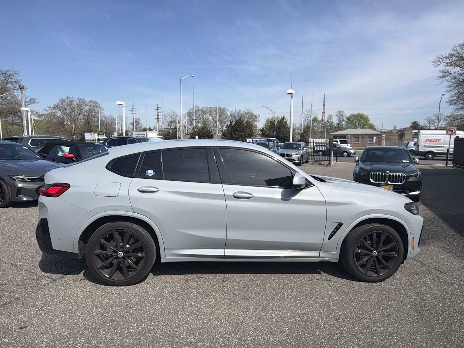 Certified 2023 BMW X4 xDrive30i w/ M Sport Package AWD/4WD image 4